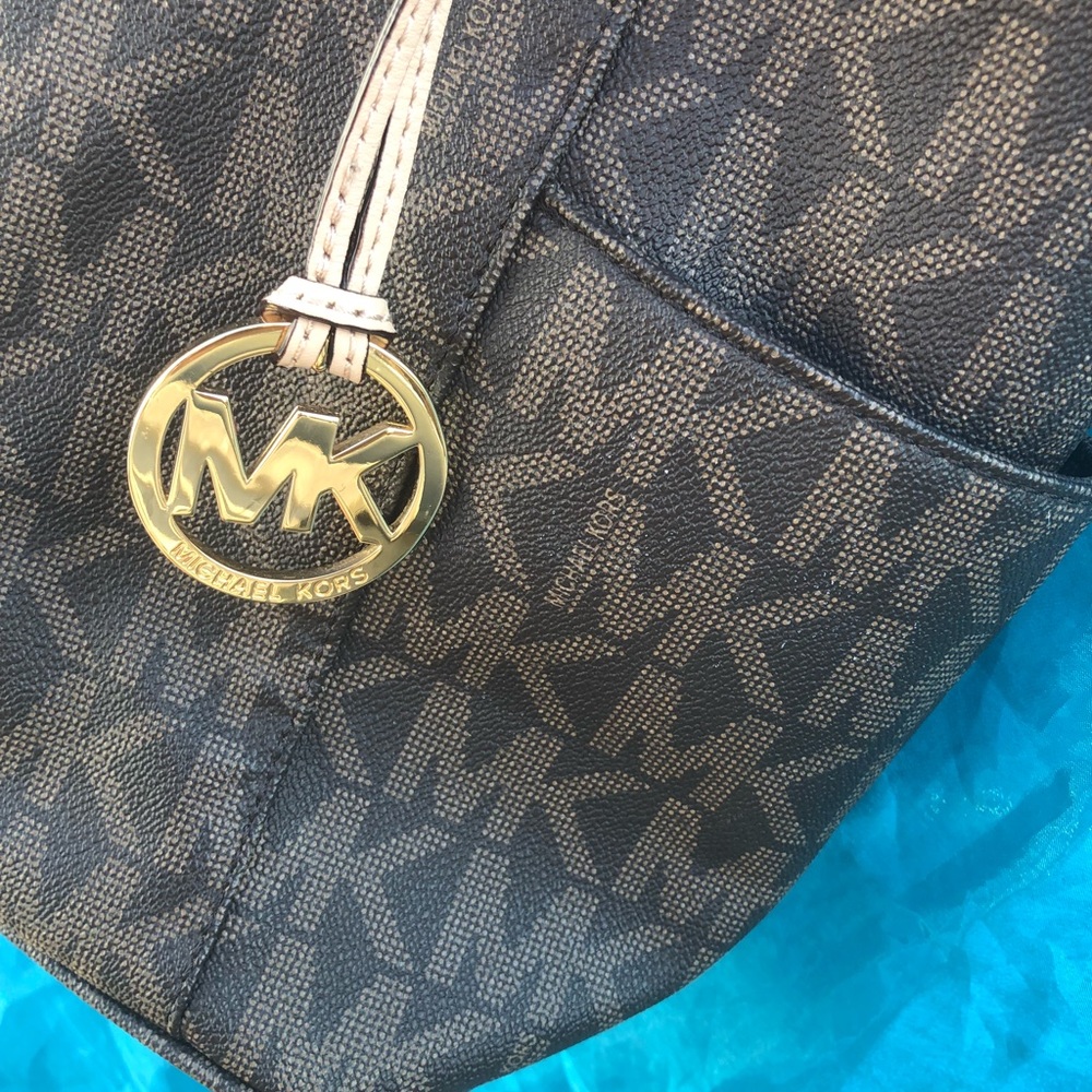 Michael Kors Jet Set Purse - Picture 6 of 6